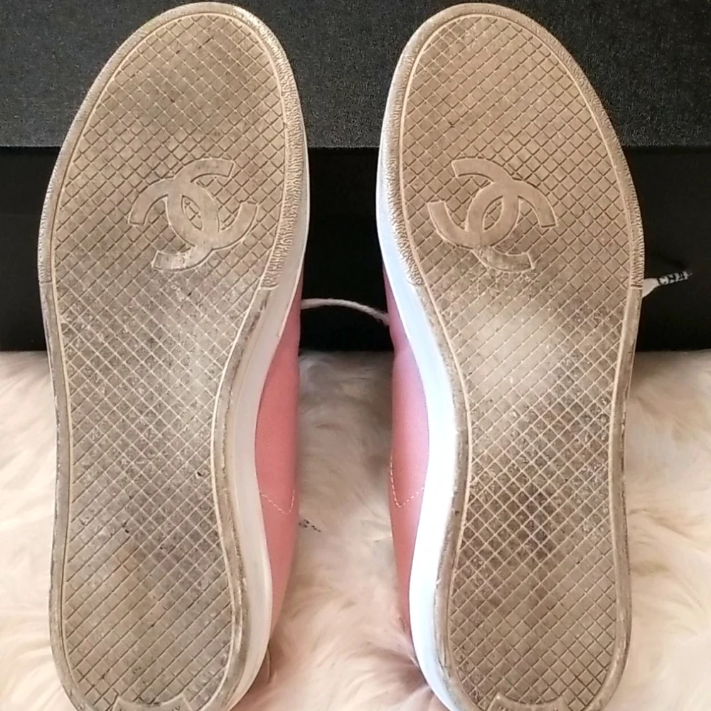 CHANEL low top
